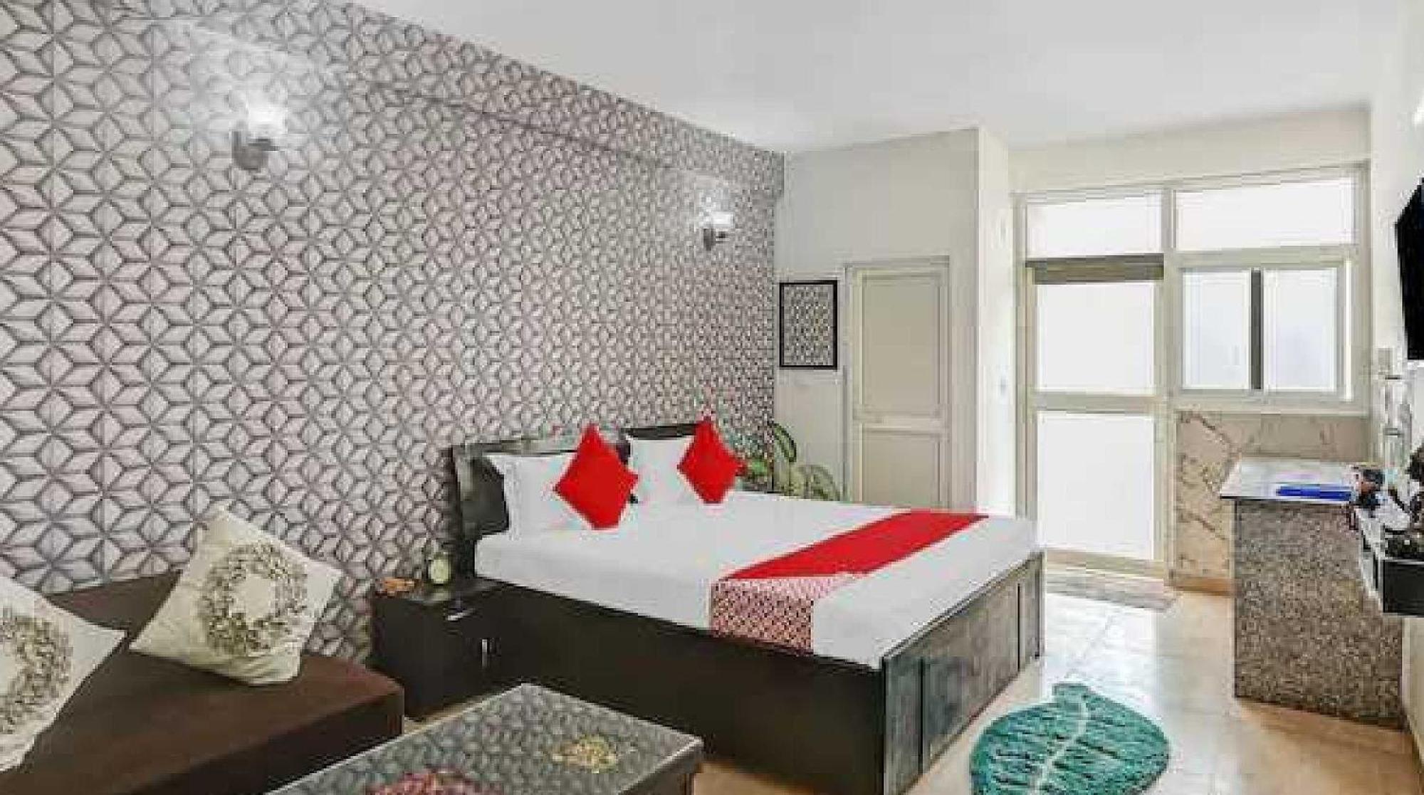 Hotel O Krishna Orchid Near Noida Sector 81 Metro Station Buitenkant foto