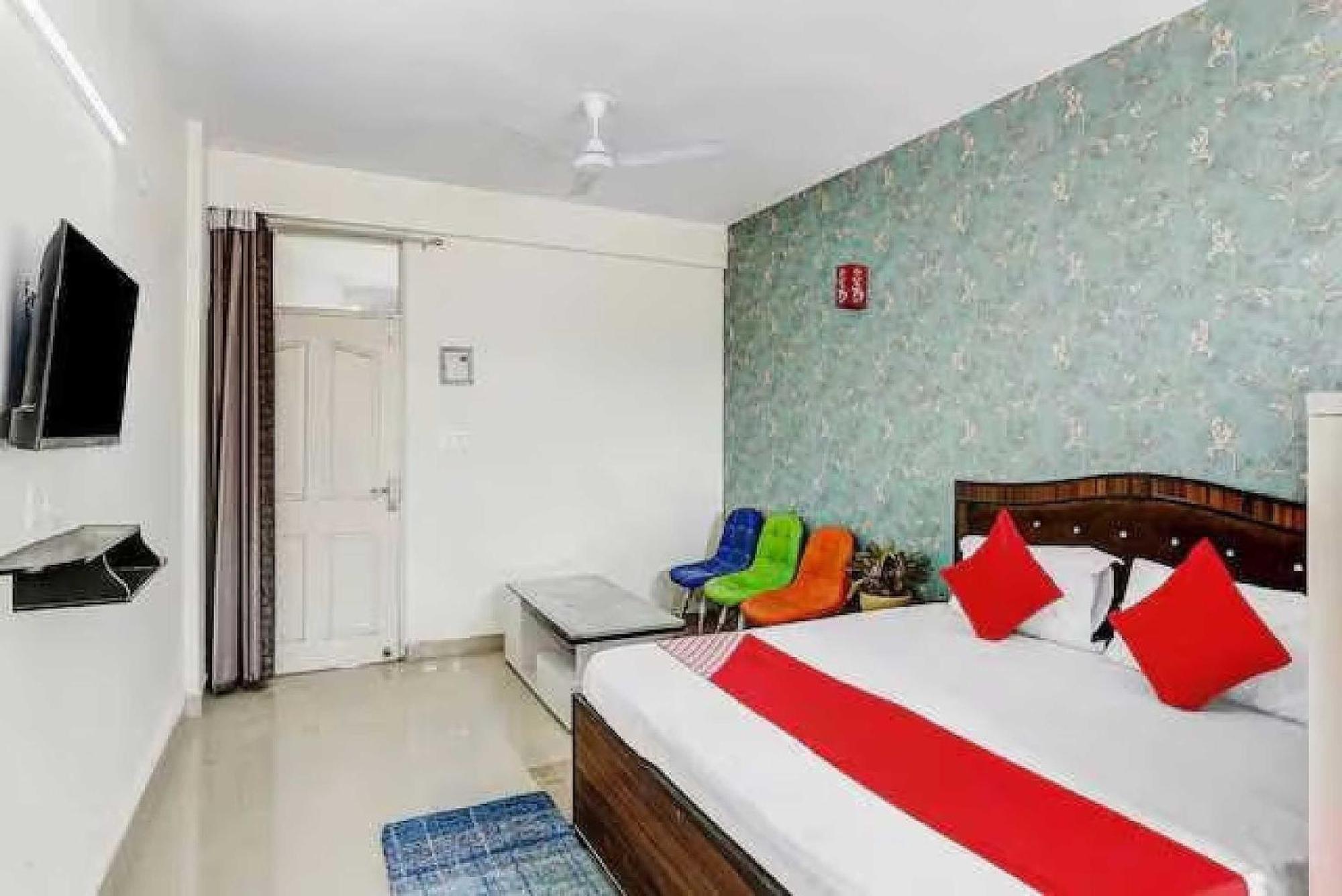 Hotel O Krishna Orchid Near Noida Sector 81 Metro Station Buitenkant foto