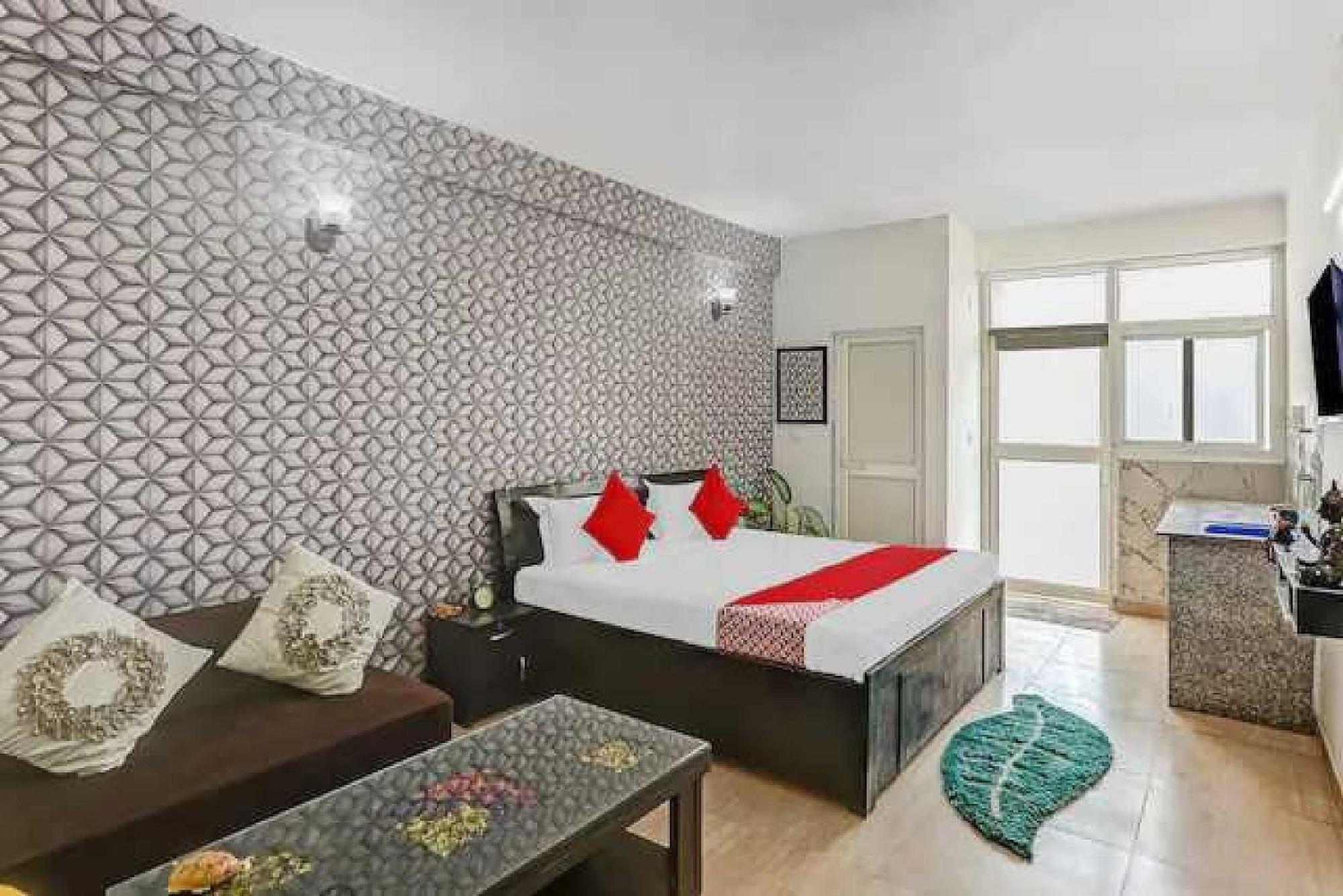 Hotel O Krishna Orchid Near Noida Sector 81 Metro Station Buitenkant foto