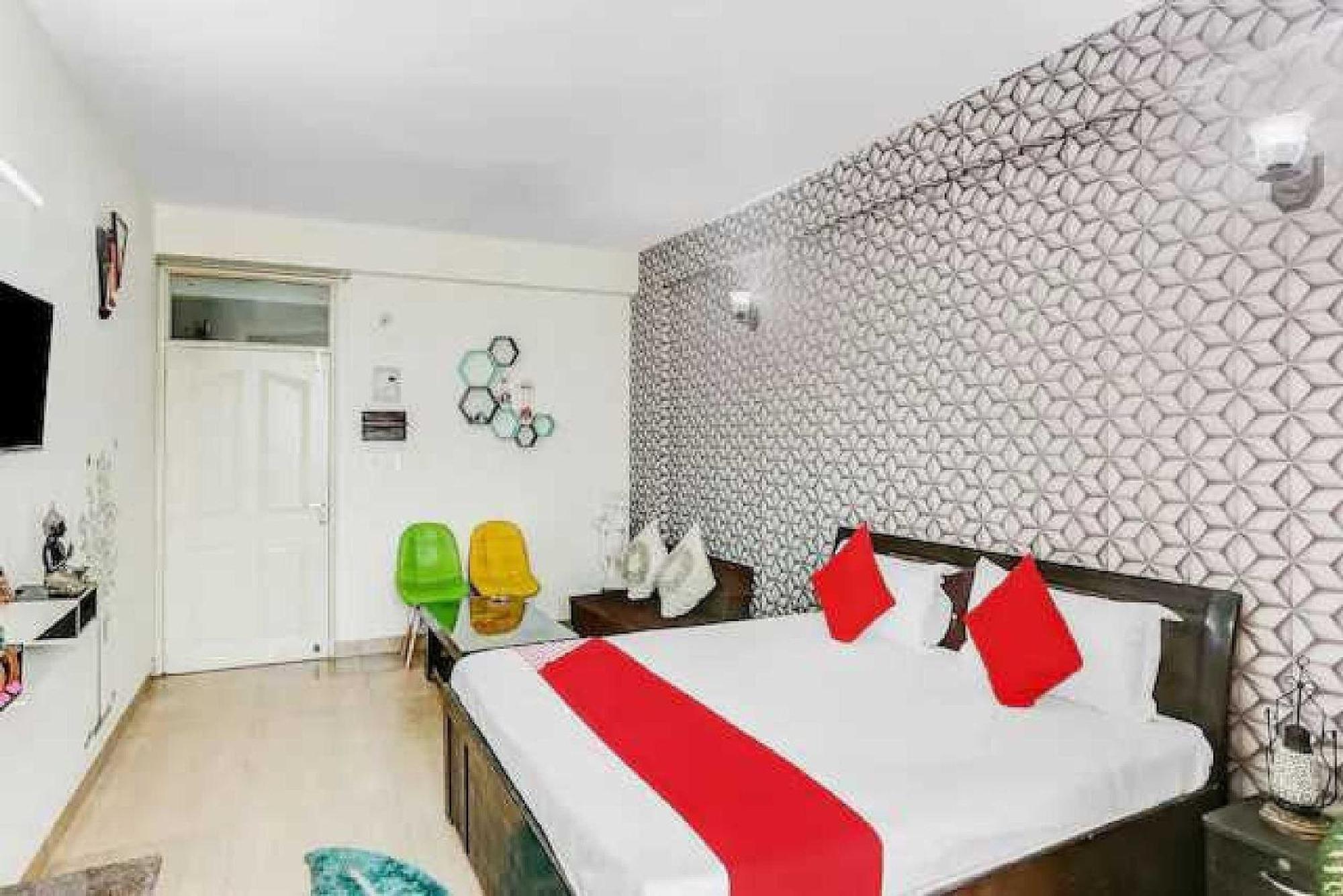 Hotel O Krishna Orchid Near Noida Sector 81 Metro Station Buitenkant foto
