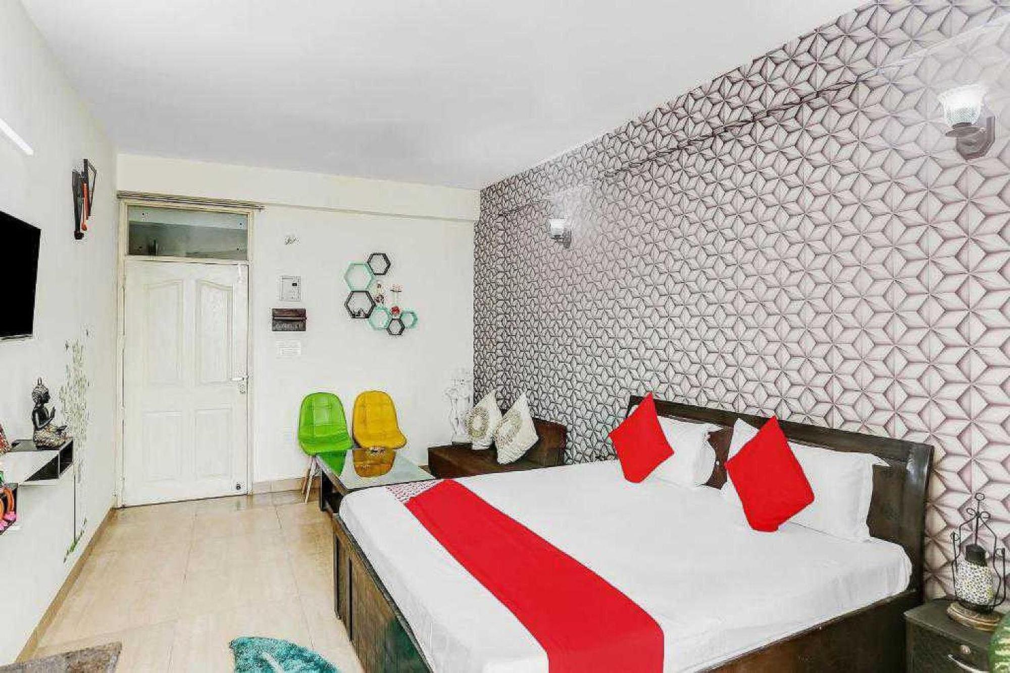 Hotel O Krishna Orchid Near Noida Sector 81 Metro Station Buitenkant foto